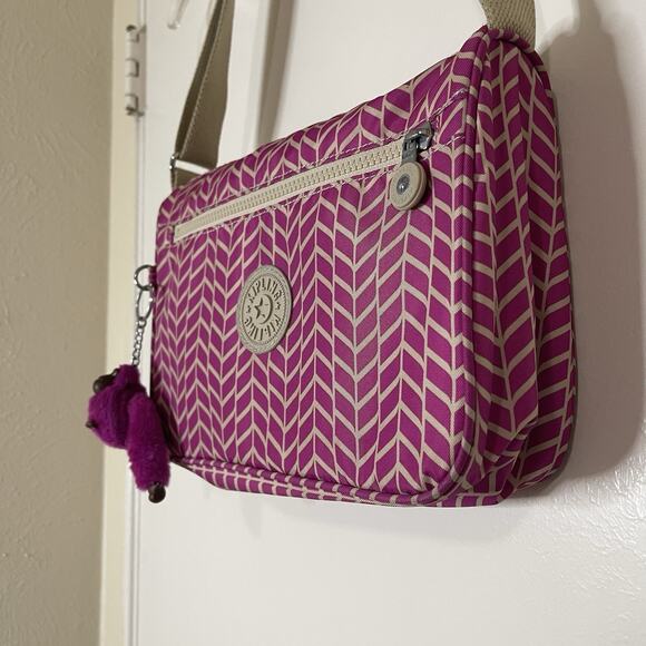 Kipling Purple fuchsia Callie crossbody chevron stripes zip bag with keychain - Picture 3 of 8